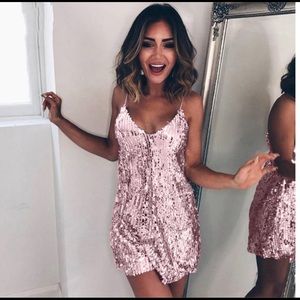 😍 Pink Sequin V-Neck Dress